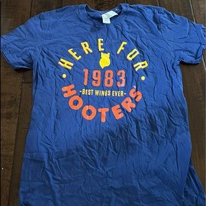 New Hooters tee large
